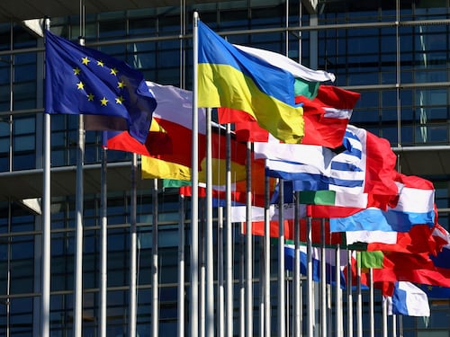 ཡུ་རོབ་གྲོས་ཚོགས་ཀྱིས་སྤྱི་ནོར་༸གོང་ས་༸སྐྱབས་མགོན་ཆེན་པོ་མཆོག་གི་སྐུའི་ཡང་སྲིད་ངོས་འཛིན་གནང་སྒོར་རྒྱ་ནག་གཞུང་གིས་ཐེ་གཏོགས་བྱེད་པར་སྐྱོན་བརྗོད་ཀྱི་གྲོས་ཆོད་ཚད་མཐོའི་མང་མོས་ཐོག་གཏན་འབེབས་གནང་འདུག