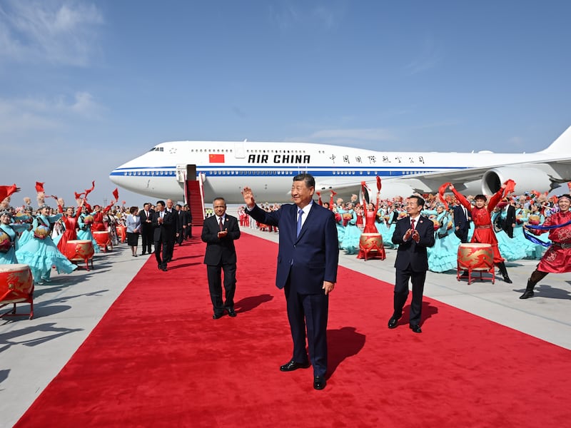 Xi visits Xinjiang to mark region’s anniversary