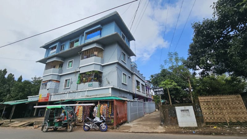 Two Rohingya families who recently escaped from Myanmar have taken refuge in this multistory building in Teknaf, Bangladesh, Sept. 10, 2024. (Abdur Rahman/BenarNews)