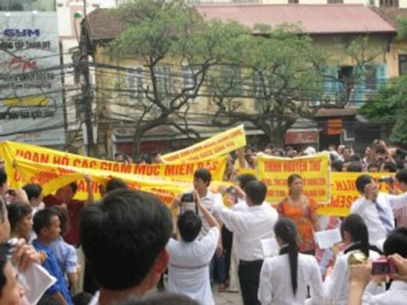 Rất nhiều băng rôn thể hiện tấm lòng với Đức Tổng Giám mục Giuse