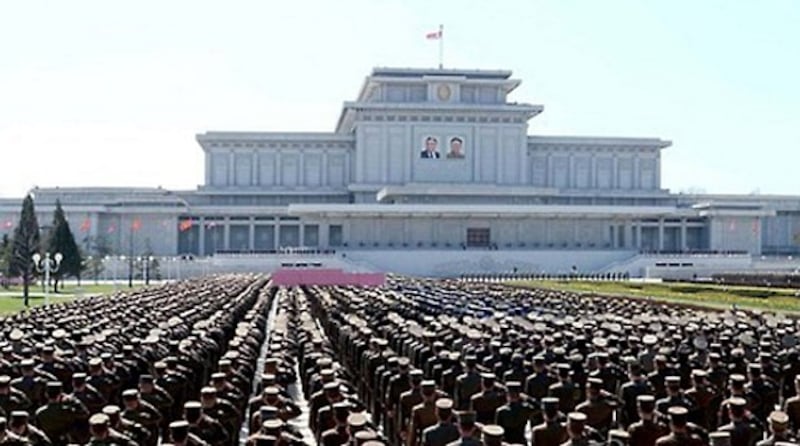 평양 금수산태양궁전 광장에서 북한군의 열병식이 열리고 있다.