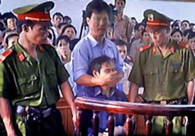 Linh Mục Nguyễn Văn Lý bị bịt miệng ngay tại phiên tòa