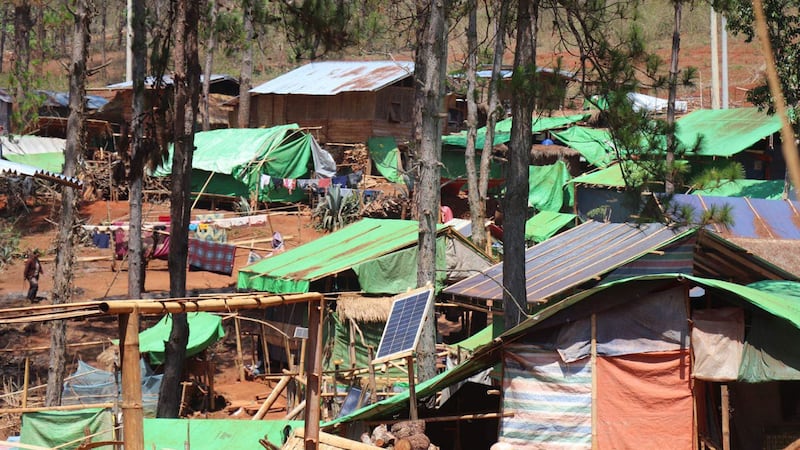 ကယား (ကရင်နီ) ပြည်နယ်အတွင်းတစ်နေရာမှ စစ်ဘေးဒုက္ခသည်စခန်းတစ်ခုကို တွေ့ရစဉ်။