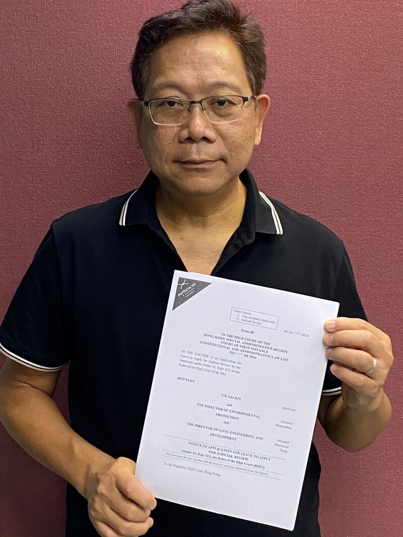 註冊社工、守護大嶼聯盟召集人謝世傑向高等法院提出司法覆核,希望法庭裁決能及時煞停有關項目。(謝世傑提供)