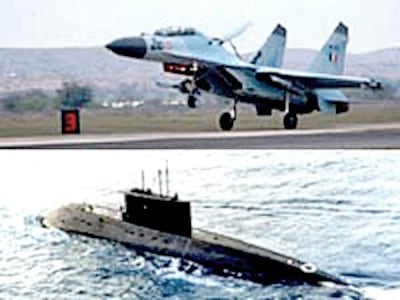 Quân đội Việt Nam: Chiến đấu cơ Su-30MK2 và tàu ngầm